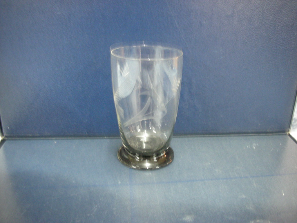 Tranquility Secréte moderat Glas med sort fod og slebne blomster og streger, Juice / Vand, 9x5.5 cm -  Diverse glas