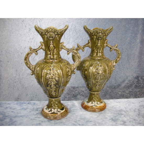 2 Majolica Vases, 27x15x11 cm