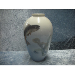 Vase med fisk nr 258/47 D, 22x5.5 cm, Royal Copenhagen