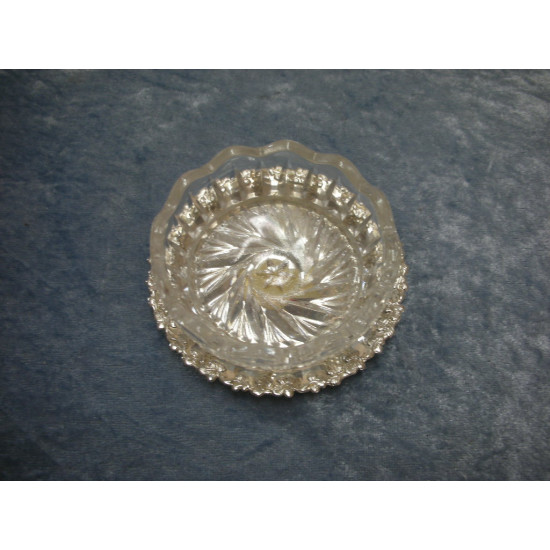 Salt cellar on silver-plated dish, 2.8x9 cm