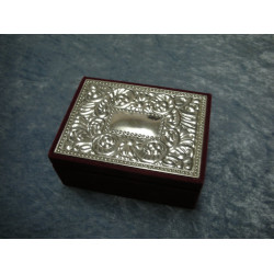 Box with red velor and metal lid, 4x9.8x7.3 cm