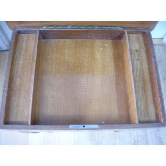 Sybord med intarsia og spilledåse, h42x37x27 cm