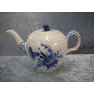 Blue Flower curved porcelain, Teapot no 1688 and lid no 8122, 13x21.5x11.5 cm, Factory first, RC