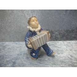 Child with accordion no 3667, 11 cm, Factory first, RC