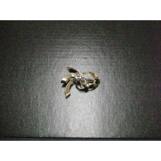 8 Carat Gold Brooch with Zirconia, 28 x 35 mm