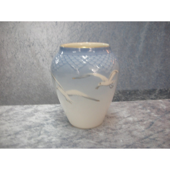 Seagull with gold, Vase no 202, 12x7.3 cm, Bing & Grondahl